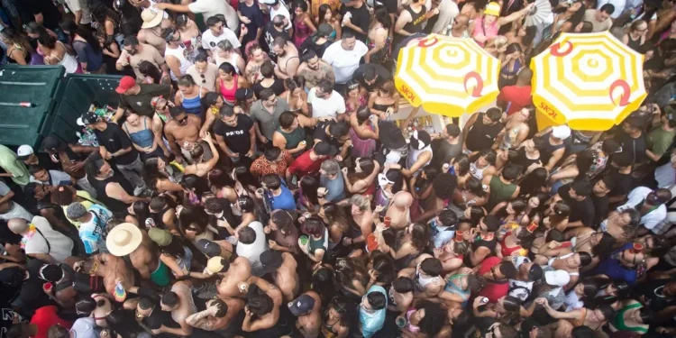 Carnaval deve injetar R$ 3 bi na economia de SP