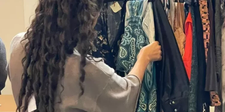O Bazar Pre-Loved Clothes: inspirando mulheres de todas as comunidades