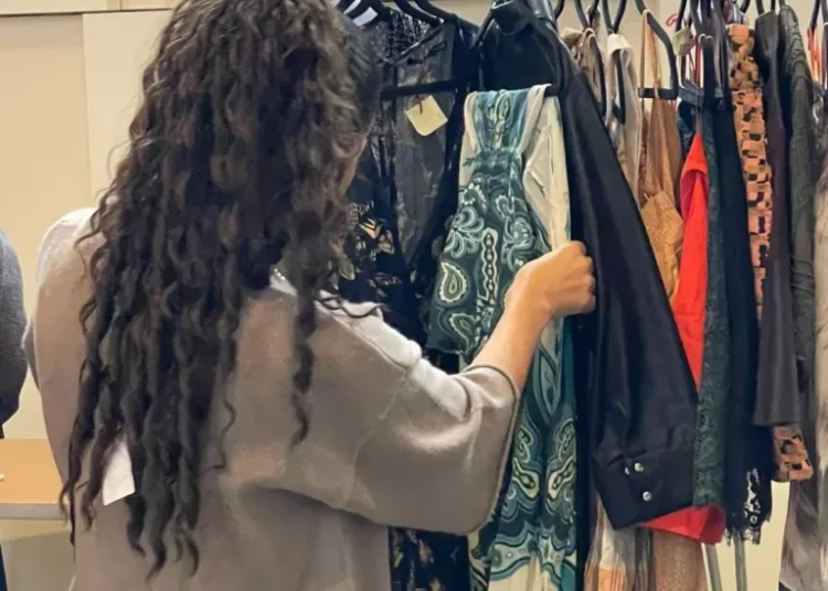 O Bazar Pre-Loved Clothes: inspirando mulheres de todas as comunidades
