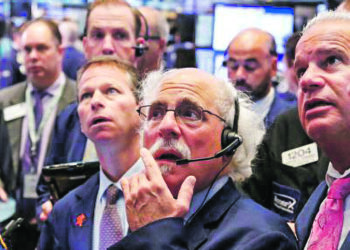 Wall Street abre em terreno misto com petróleo a subir mais de 3%