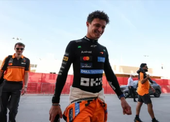 F1 começa testes no Bahrain, agora à vista de todos. Lando Norris foi o mais rápido (veja as fotos)