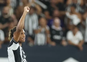 Botafogo supera Nacional e segue vivo na Pré-Libertadores