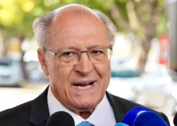 Brasil não perde competitividade com tarifa de 10% dos EUA, avalia Alckmin