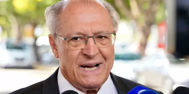 Brasil não perde competitividade com tarifa de 10% dos EUA, avalia Alckmin