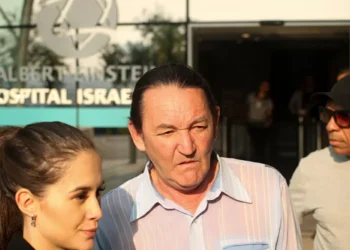 Humorista Marquito é hospitalizado às pressas após sofrer indisposição e cair de moto